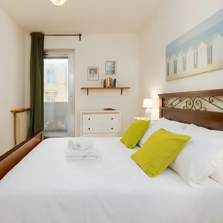 Sweet Dreams Con Terrazzo E Ascensore * 的里雅斯特